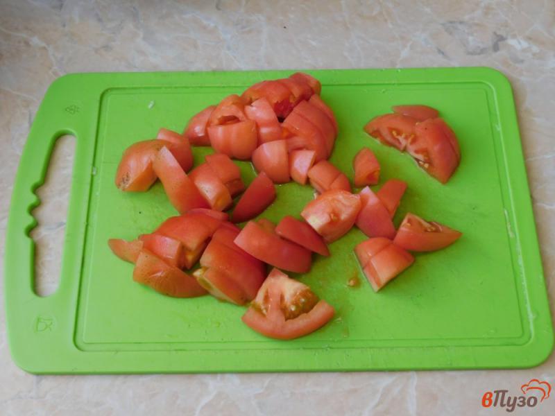 Фото приготовление рецепта: Пикантный салат с помидорами шаг №1