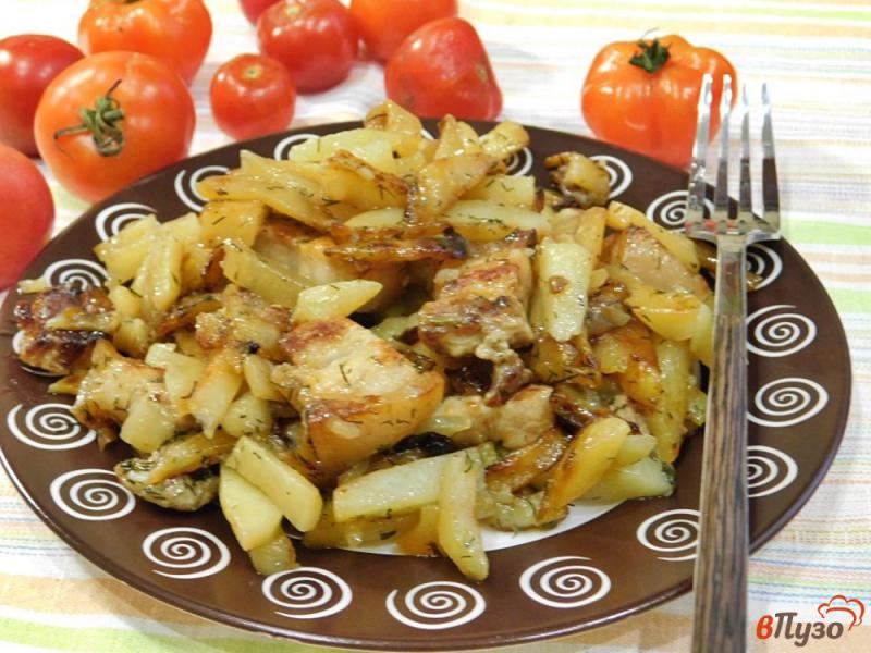 Фото приготовление рецепта: Жареный картофель с поджаркой из свинины шаг №5