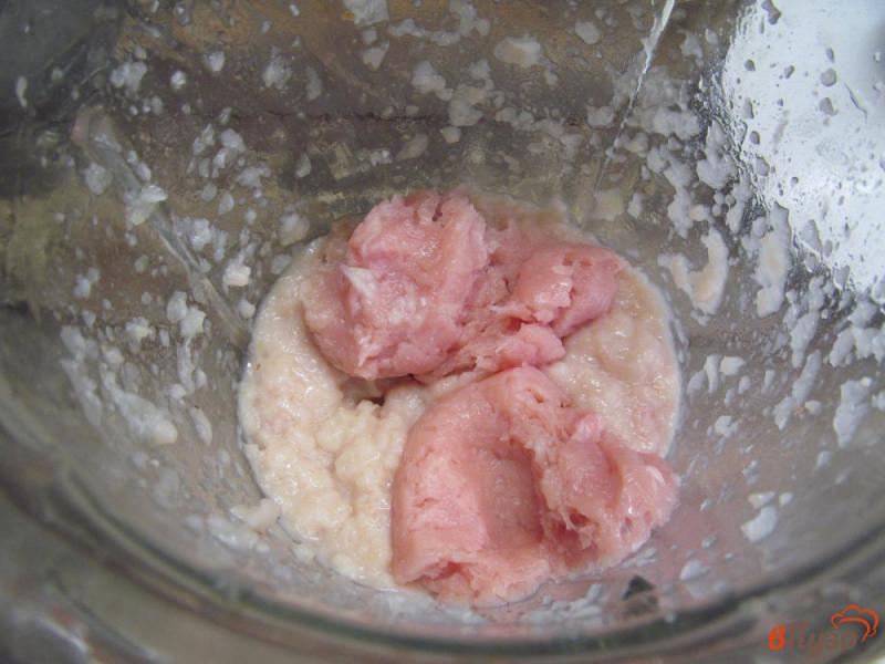 Фото приготовление рецепта: Гнезда из индейки с начинкой под молочным соусом шаг №1