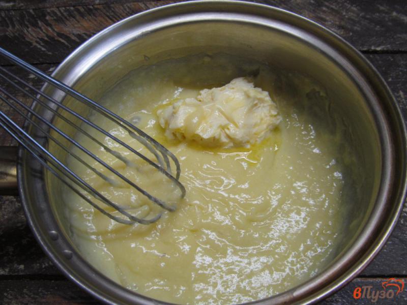 Фото приготовление рецепта: Десерт из заварного крема с виноградом шаг №5