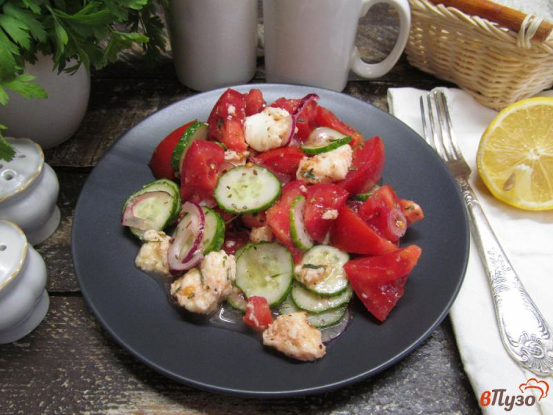 Фото приготовление рецепта: Овощной салат с сыром моцарелла шаг №6