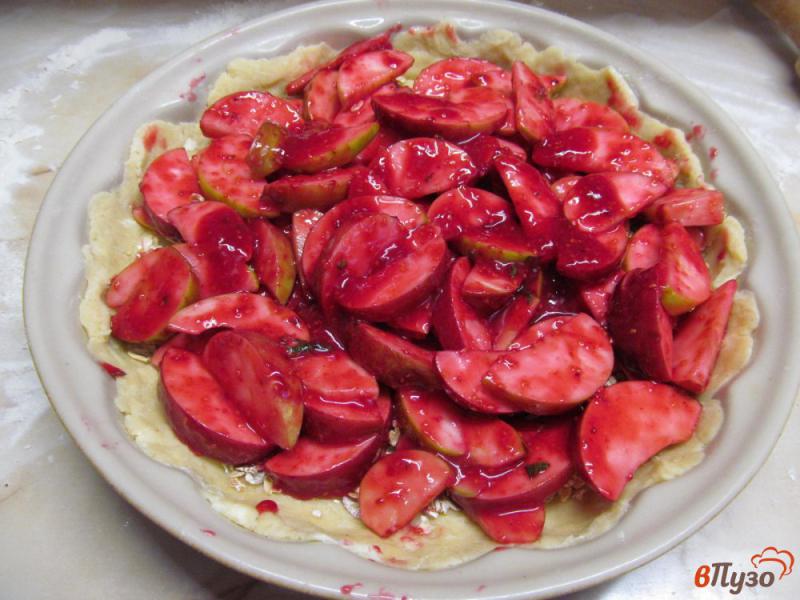 Фото приготовление рецепта: Пирог с яблоком и малиной шаг №11