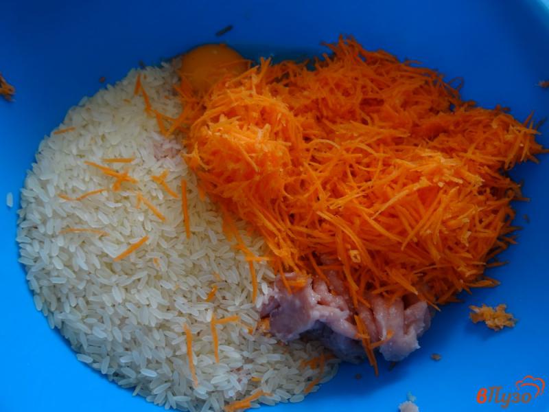 Фото приготовление рецепта: Ежики с рисом и овощами шаг №2