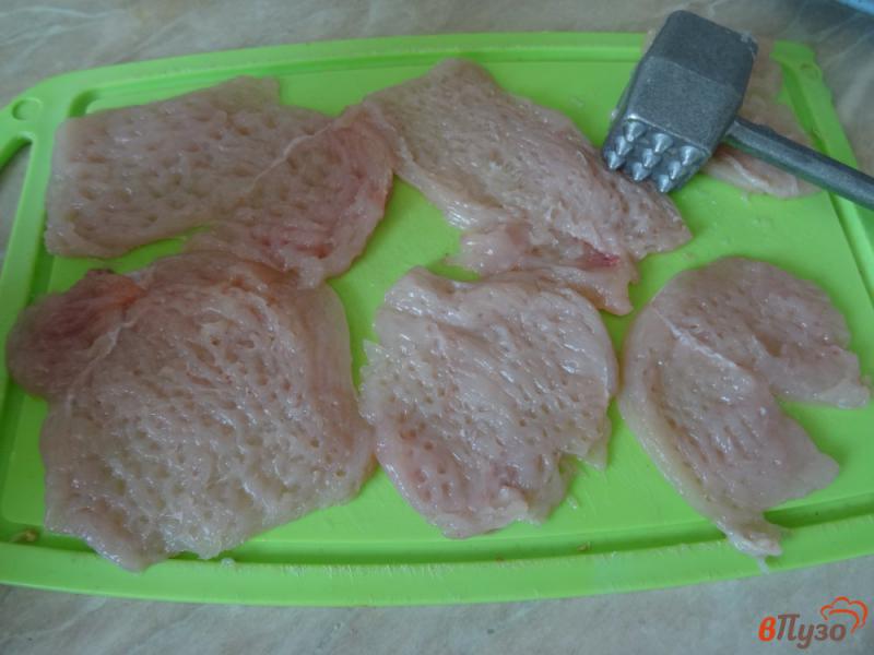 Фото приготовление рецепта: Куриные отбивные в сырном кляре шаг №3