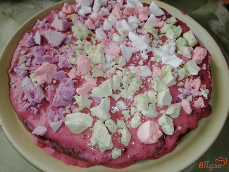 Фото приготовление рецепта: Пирог с малиновым кремом и безе шаг №7