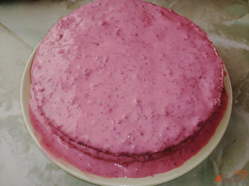 Фото приготовление рецепта: Пирог с малиновым кремом и безе шаг №9