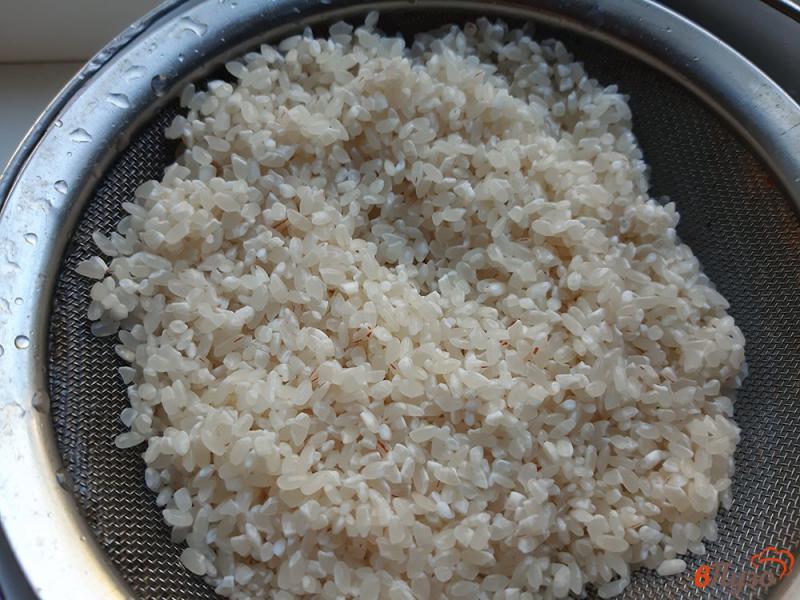 Фото приготовление рецепта: Жареный рис шаг №2