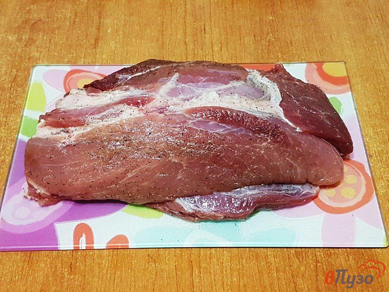 Фото приготовление рецепта: Запеченная свинина с жареными грушами шаг №2
