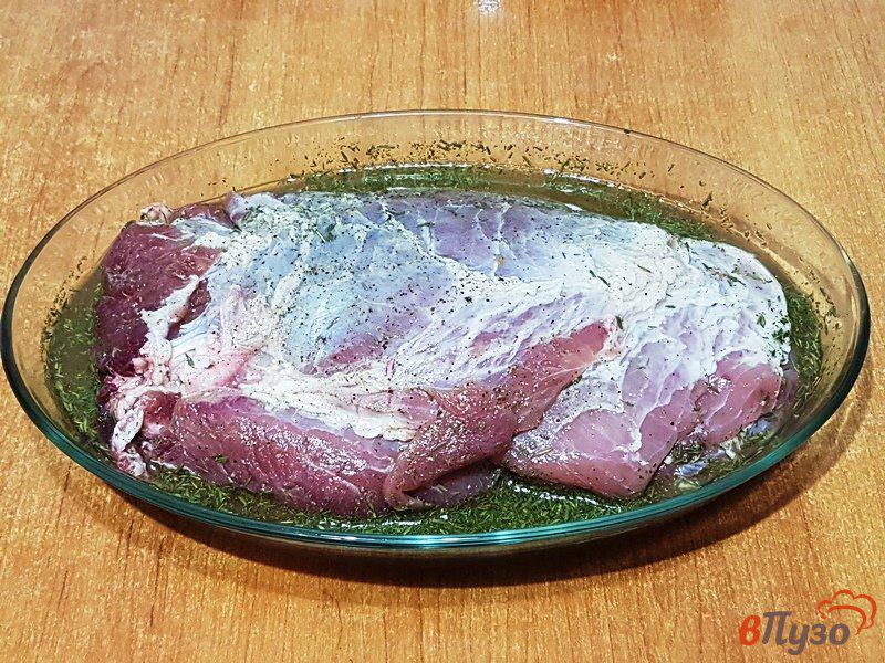 Фото приготовление рецепта: Запеченная свинина с жареными грушами шаг №4
