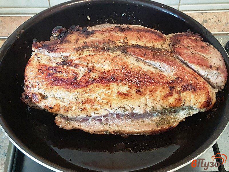 Фото приготовление рецепта: Запеченная свинина с жареными грушами шаг №5