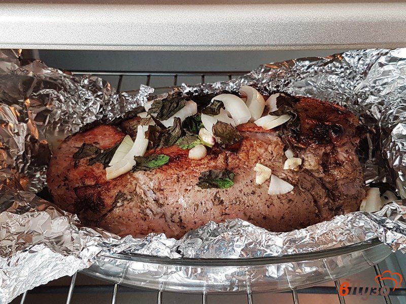 Фото приготовление рецепта: Запеченная свинина с жареными грушами шаг №9
