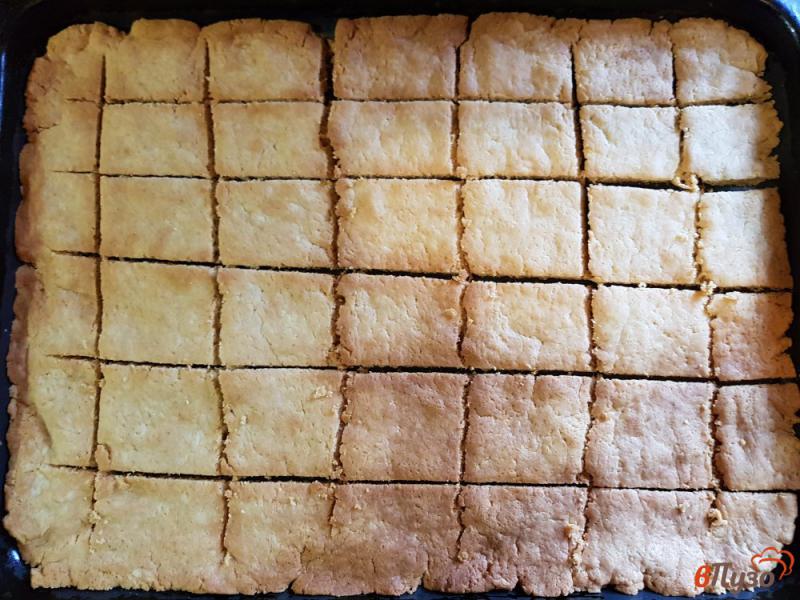 Фото приготовление рецепта: Торт песочный с масляным кремом шаг №7