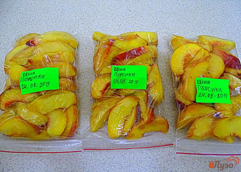 Фото приготовление рецепта: Заморозка слив и персиков шаг №15