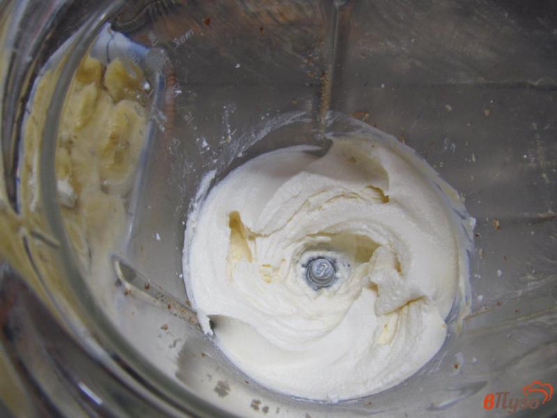 Фото приготовление рецепта: Банановый пирог без выпечки шаг №8