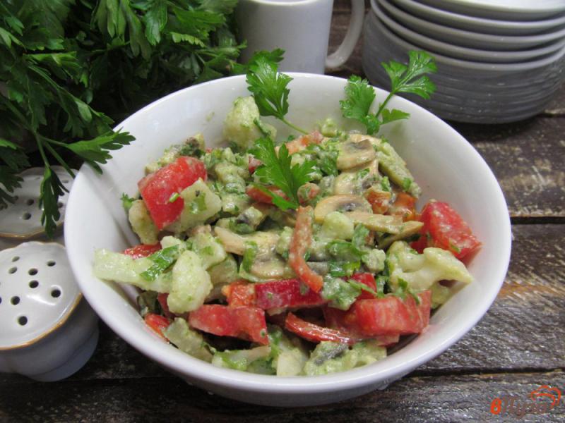Фото приготовление рецепта: Салат из баклажана с цветной капустой и шампиньоном шаг №10