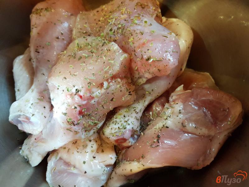 Фото приготовление рецепта: Курица запеченная в сметане в духовке шаг №1