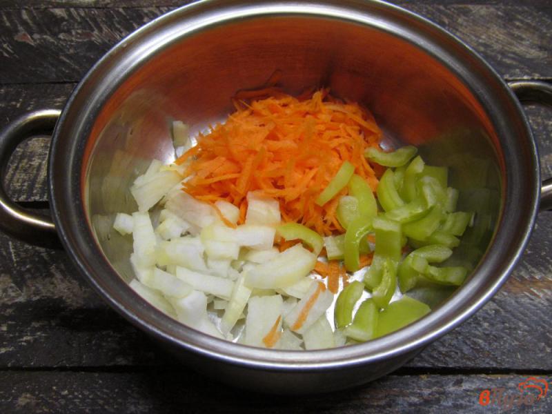 Фото приготовление рецепта: Суп с консервированными сардинами и крупой «Артек» шаг №1