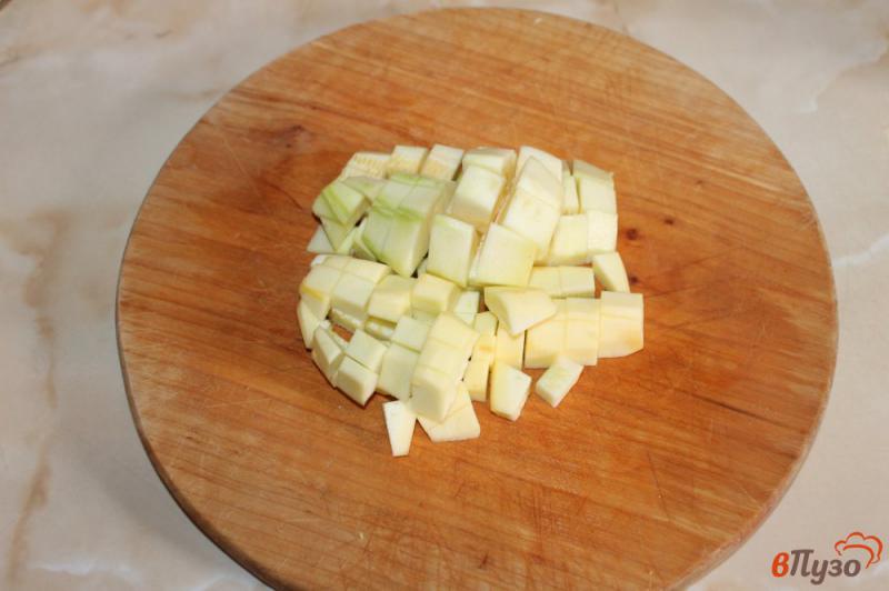 Фото приготовление рецепта: Теплый салат из кабачка и перца с черри и миксом зелени шаг №1
