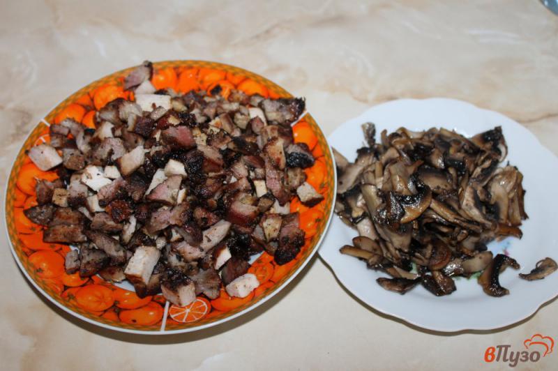 Фото приготовление рецепта: Шаурма по - домашнему с капустным салатом, свининой и шампиньонами шаг №2