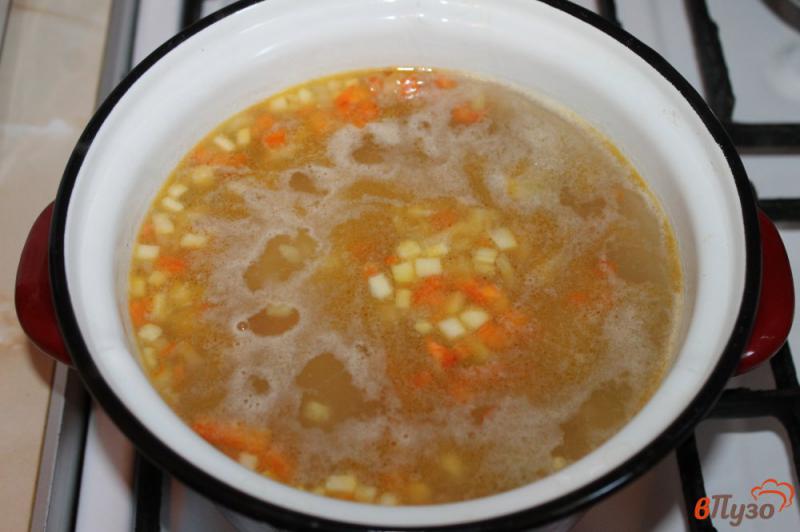 Фото приготовление рецепта: Суп с кабачком, перцем и фрикадельками шаг №5