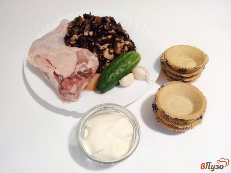 Фото приготовление рецепта: Тарталетки с вареным мясом и жареными грибами шаг №1