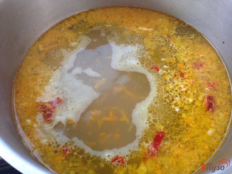 Фото приготовление рецепта: Суп куриный с домашней лапшой шаг №7