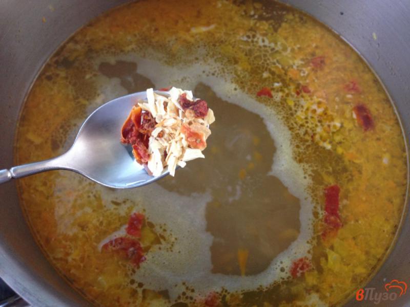 Фото приготовление рецепта: Суп куриный с домашней лапшой шаг №8