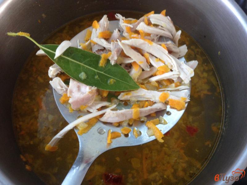 Фото приготовление рецепта: Суп куриный с домашней лапшой шаг №10