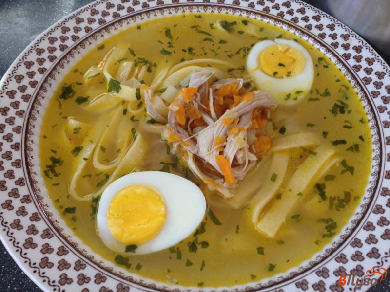 Фото приготовление рецепта: Суп куриный с домашней лапшой шаг №17