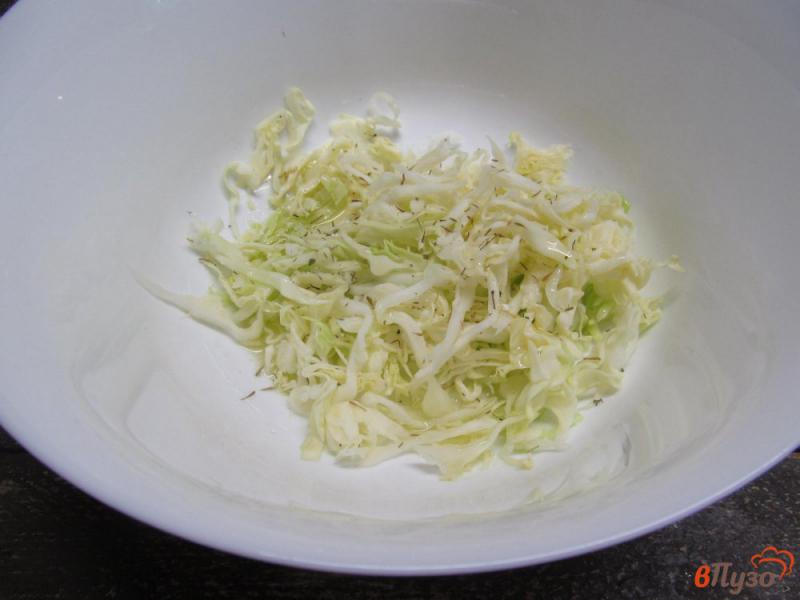 Фото приготовление рецепта: Салат с капустой фасолью и индейкой шаг №1