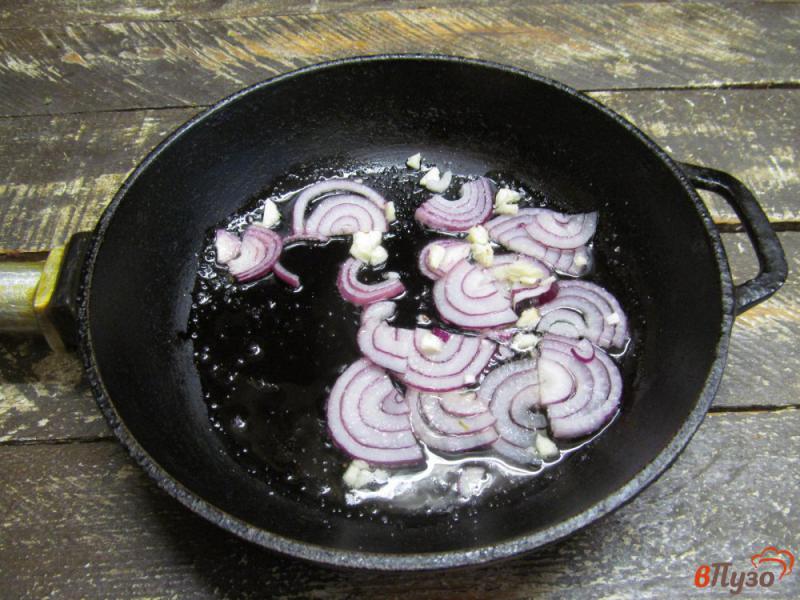 Фото приготовление рецепта: Омлет с печеным баклажаном и помидором шаг №1