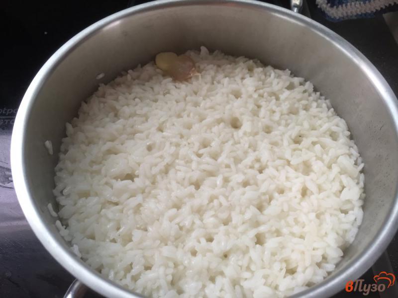 Фото приготовление рецепта: Рис с мидиями в томатной подливе шаг №4