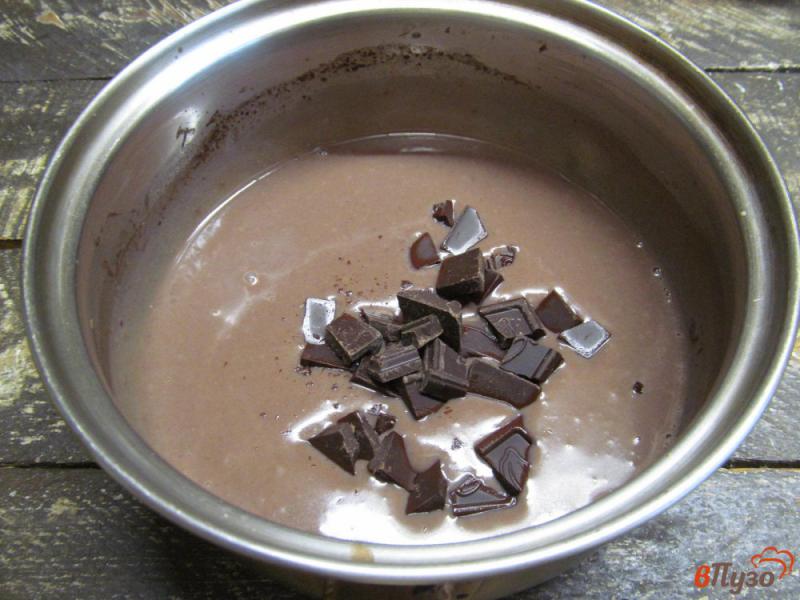 Фото приготовление рецепта: Шоколадный десерт со сливками шаг №3
