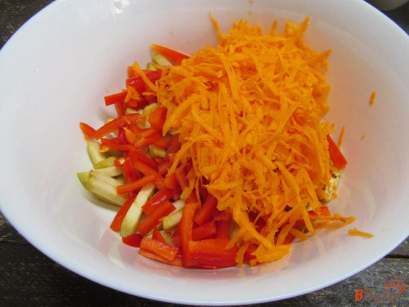 Фото приготовление рецепта: Салат из баклажана с морковью шаг №3