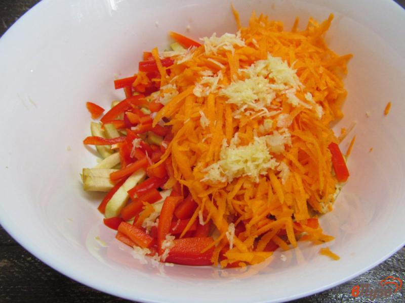 Фото приготовление рецепта: Салат из баклажана с морковью шаг №4