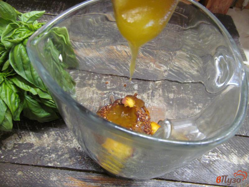 Фото приготовление рецепта: Смузи из персика сливы и семян льна шаг №2