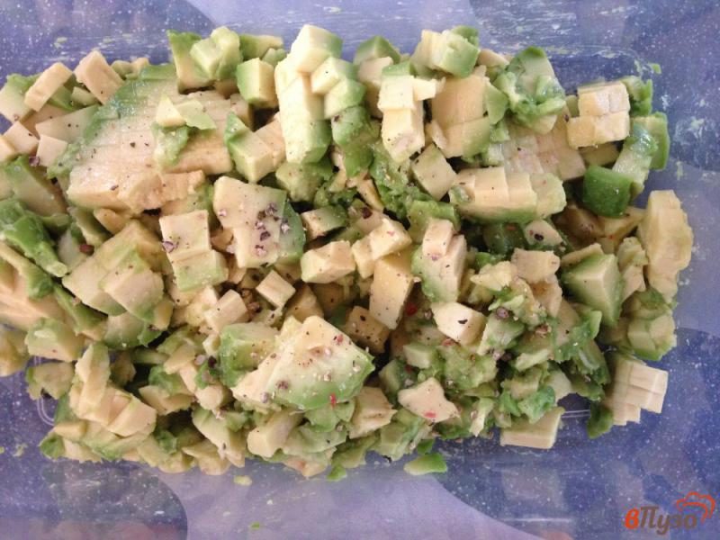 Фото приготовление рецепта: Тартар из свежего лосося с авокадо шаг №2