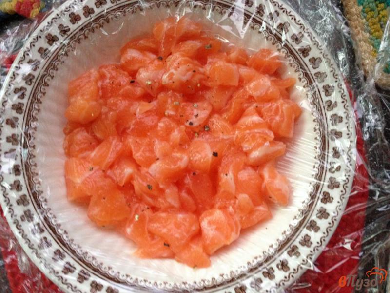 Фото приготовление рецепта: Тартар из свежего лосося с авокадо шаг №8
