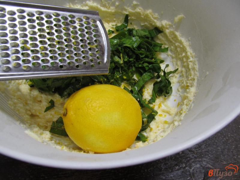 Фото приготовление рецепта: Печенье с лимоном и базиликом шаг №4
