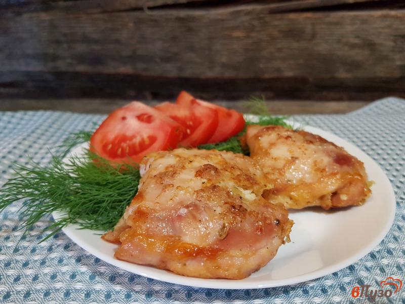 Фото приготовление рецепта: Курица с чесноком и майонезом запеченная в духовке шаг №10