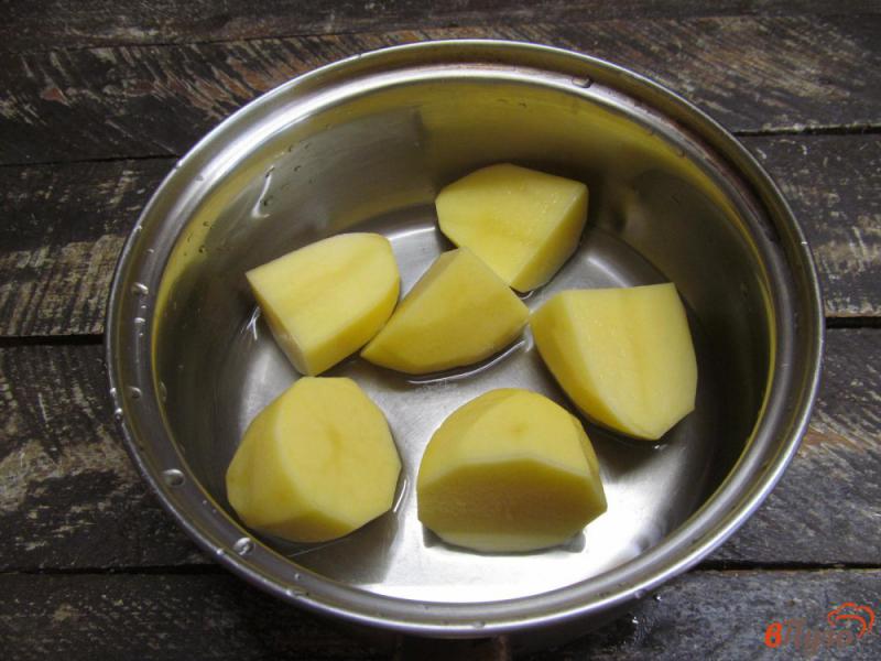 Фото приготовление рецепта: Ароматный жареный картофель особым способом шаг №1