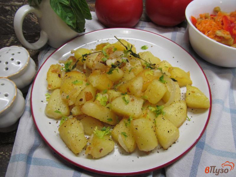 Фото приготовление рецепта: Ароматный жареный картофель особым способом шаг №7