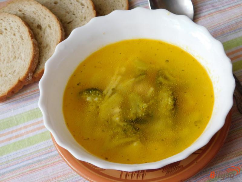 Фото приготовление рецепта: Куриный суп с брокколи шаг №5