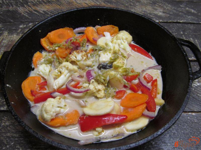 Фото приготовление рецепта: Овощи под молочным соусом с рисом шаг №4