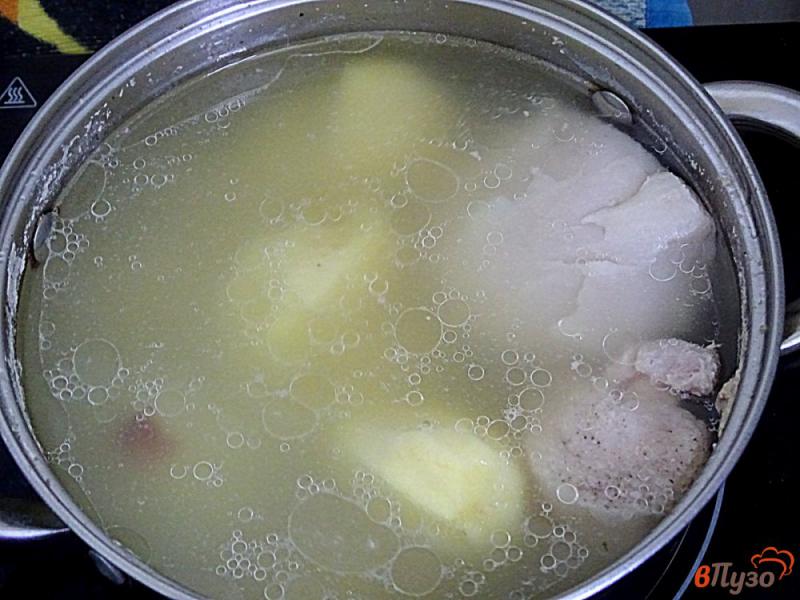 Фото приготовление рецепта: Суп пюре с чесноком и лапшой шаг №2