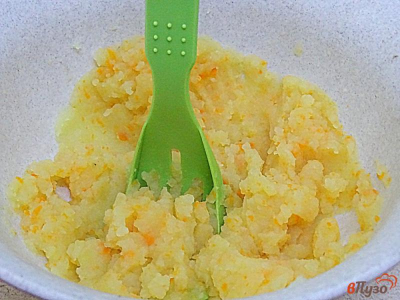 Фото приготовление рецепта: Суп пюре с чесноком и лапшой шаг №4