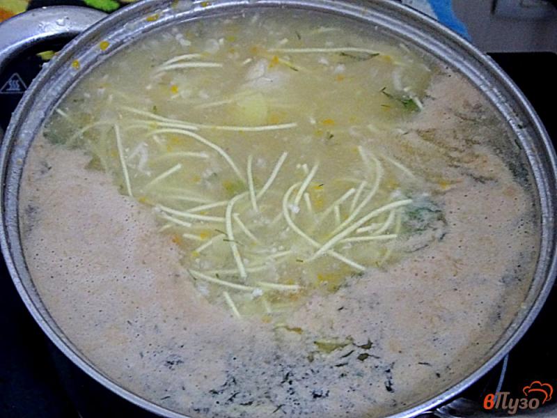 Фото приготовление рецепта: Суп пюре с чесноком и лапшой шаг №6