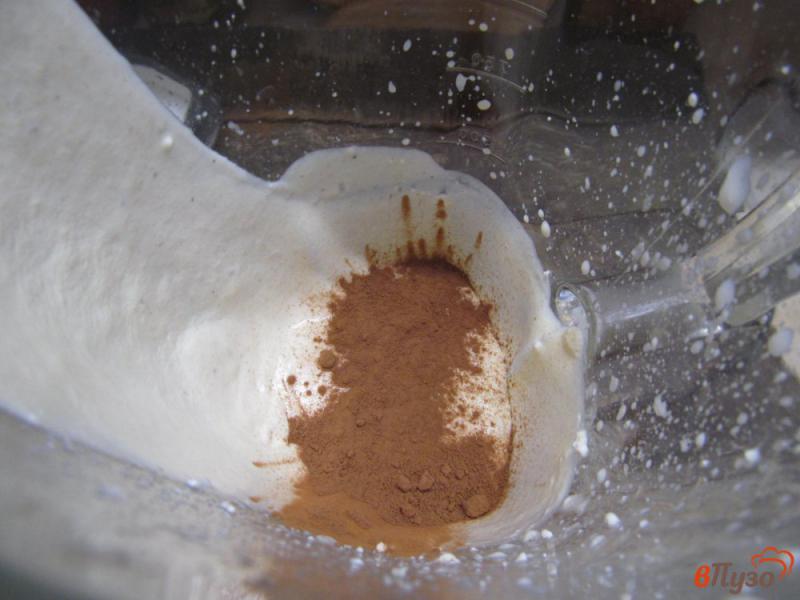 Фото приготовление рецепта: Творожно - банановый мусс с какао шаг №4