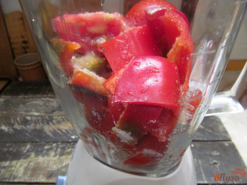 Фото приготовление рецепта: Сырая аджика из помидора с красным болгарским перцем шаг №3