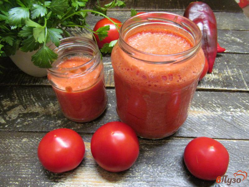 Фото приготовление рецепта: Сырая аджика из помидора с красным болгарским перцем шаг №5
